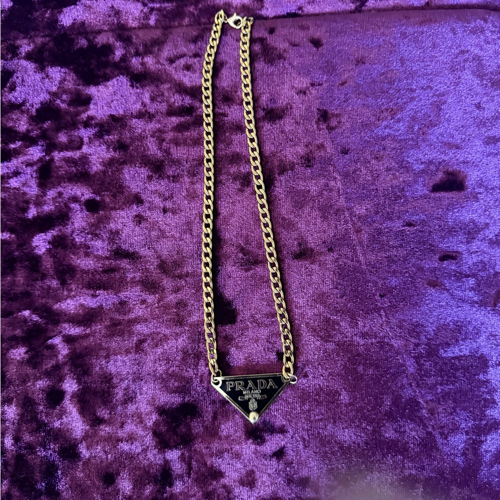 Source Unknown Gold Necklace with Black Pendant